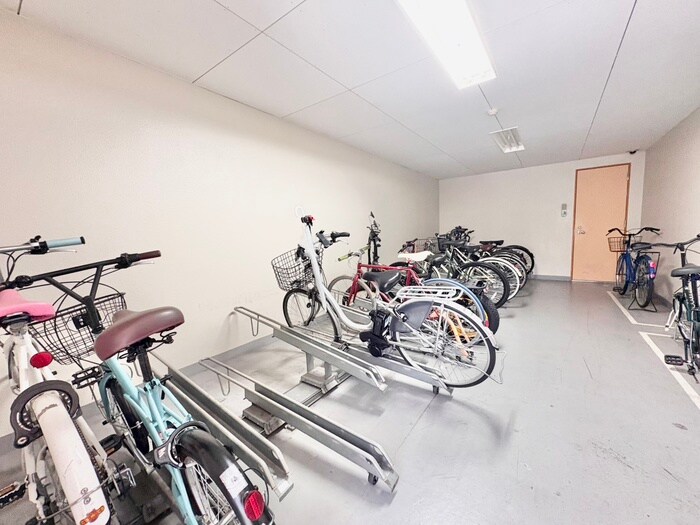 物件外観写真5　(駐輪場)