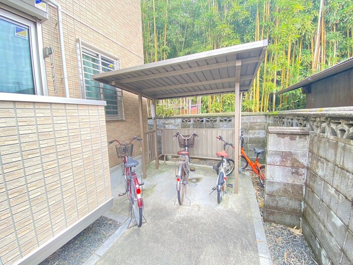 物件外観写真3　(駐輪場)