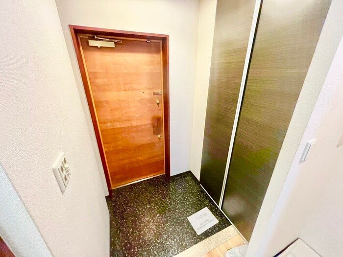 物件内観写真7　(玄関)