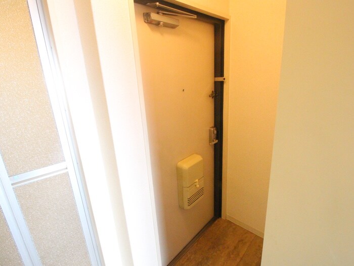 物件内観写真5　(玄関)