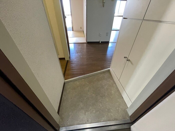 物件内観写真7　(玄関)