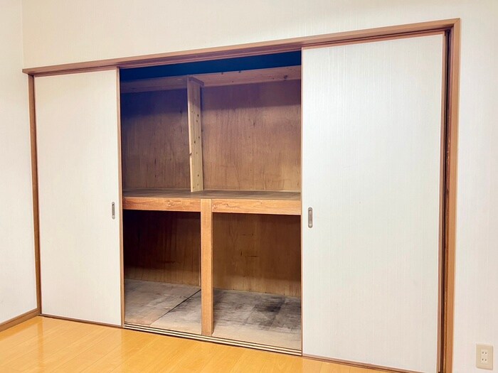 平方様貸家の収納