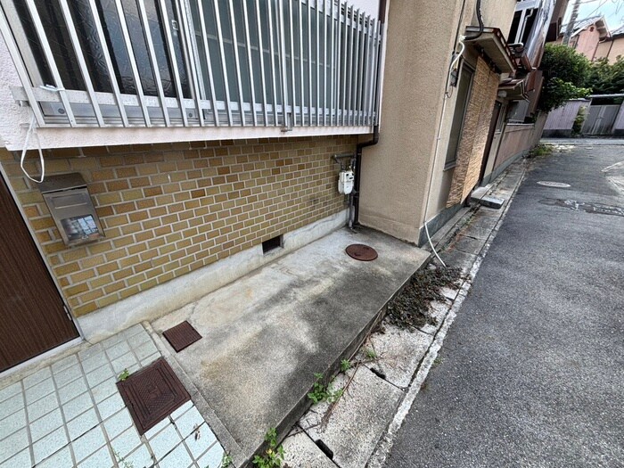 平方様貸家の駐輪場