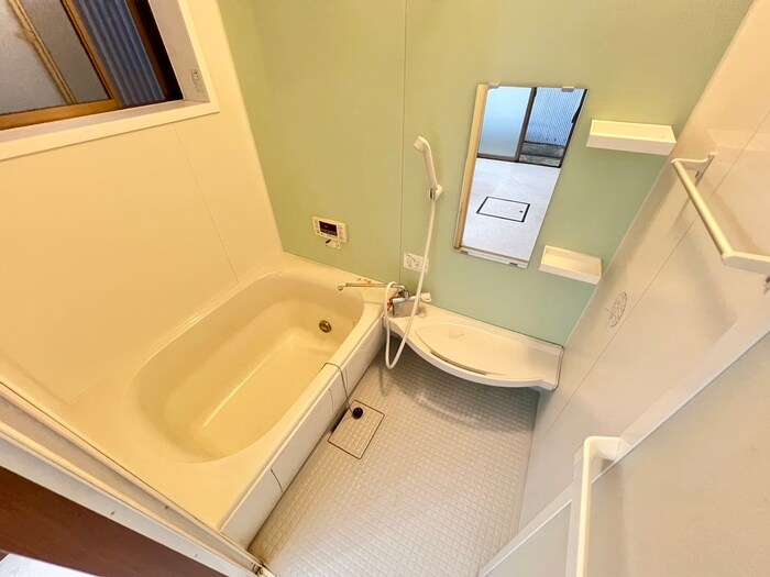 平方様貸家のバス