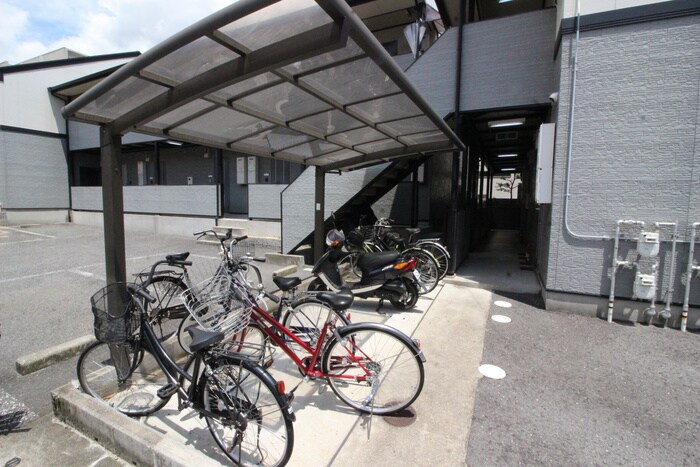 物件外観写真4　(駐輪場)