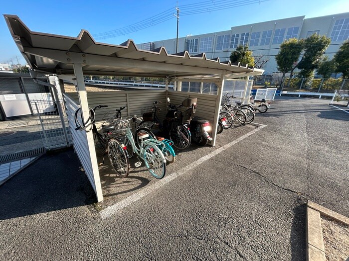 物件外観写真4　(駐輪場)