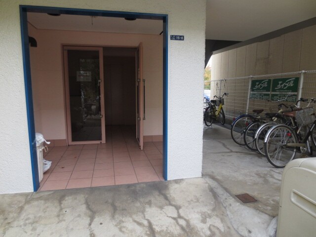 物件外観写真2　(駐輪場)