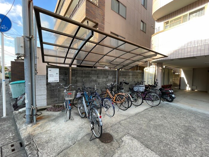 物件外観写真3　(駐輪場)