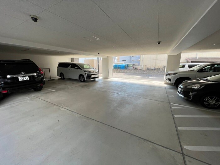 物件外観写真3　(駐車場)