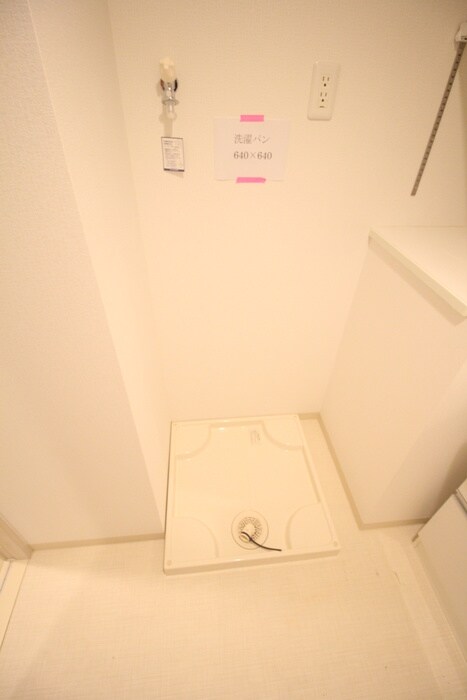 物件内観写真10　(洗濯機置場)