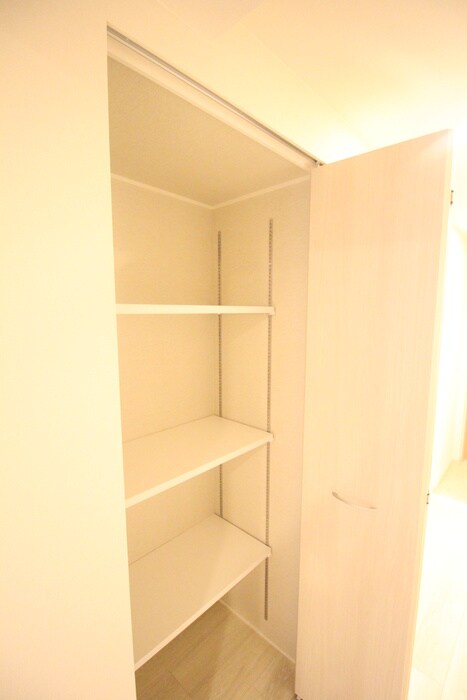 物件内観写真12　(収納)