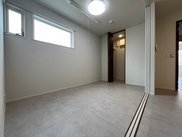 物件内観写真10　(居室)