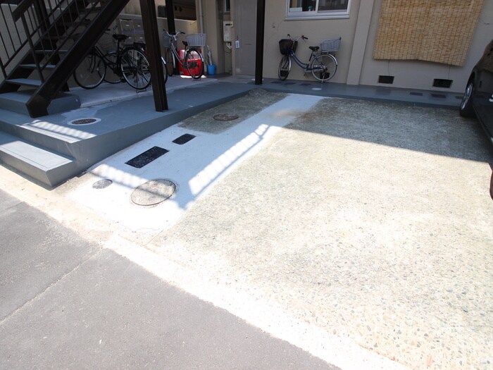 物件外観写真4　(駐車場)