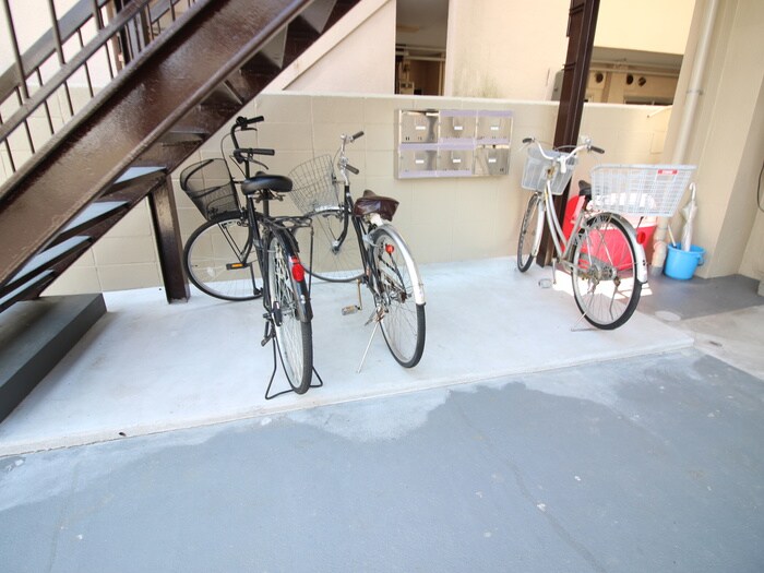 物件外観写真5　(駐輪場)