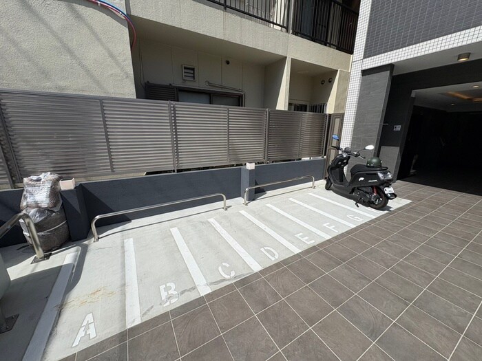 物件外観写真2　(駐輪場)