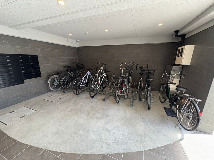 物件外観写真4　(駐輪場)