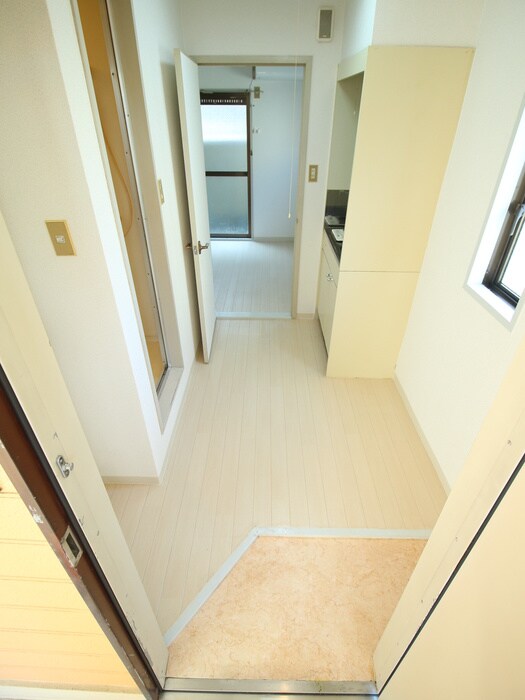 物件内観写真7　(玄関)