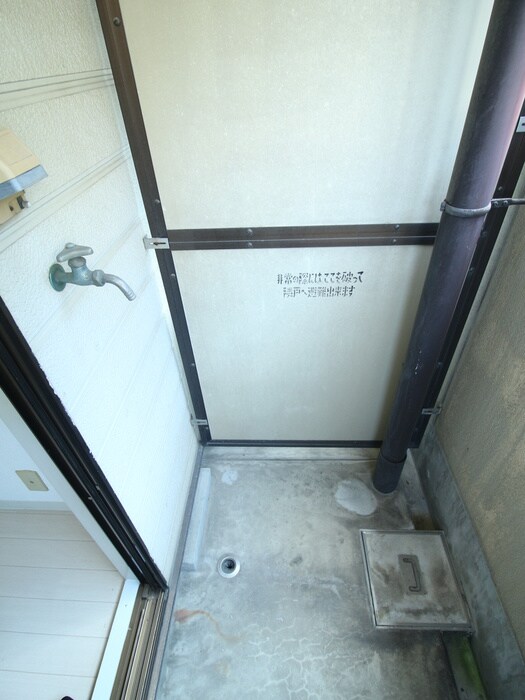 物件内観写真14　(洗濯機置場)