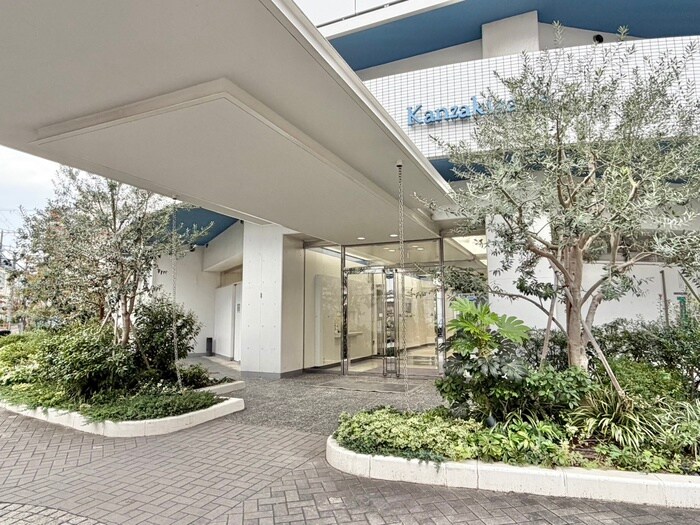 物件外観写真2　(エントランス部分)