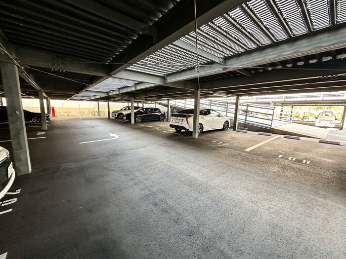 物件外観写真6　(駐車場)