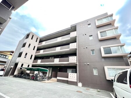アヴニ－ル２番館外観写真