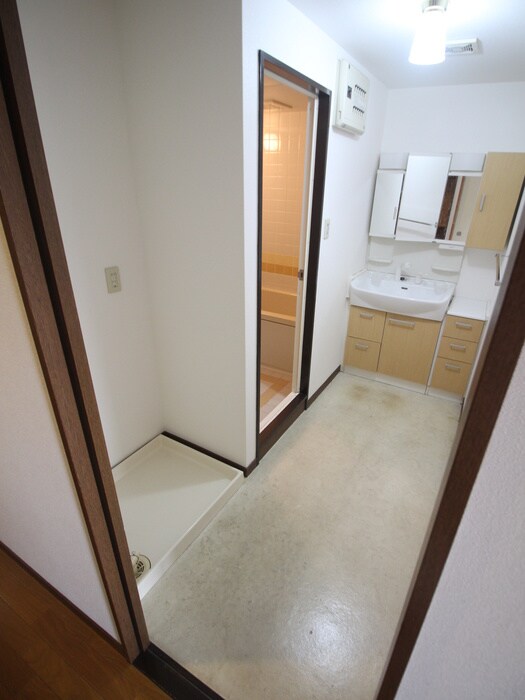 物件内観写真9　(洗濯機置場)