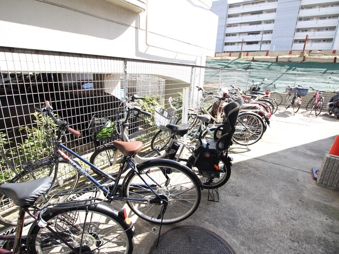 物件外観写真5　(駐輪場)