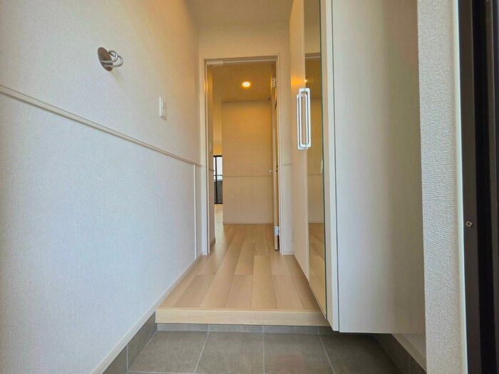 物件内観写真17　(玄関)