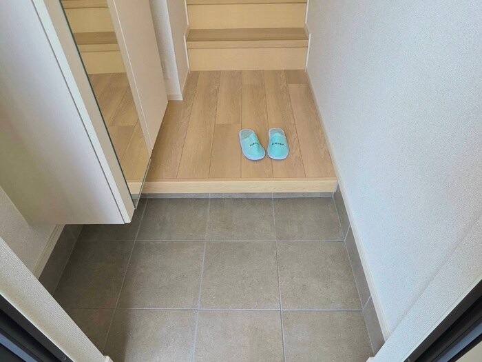 物件内観写真17　(玄関)