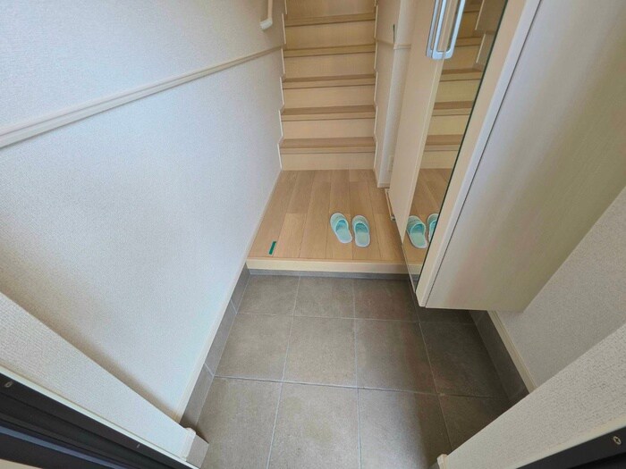 物件内観写真17　(玄関)