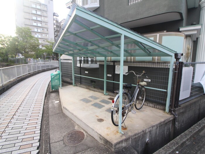 物件外観写真5　(駐輪場)