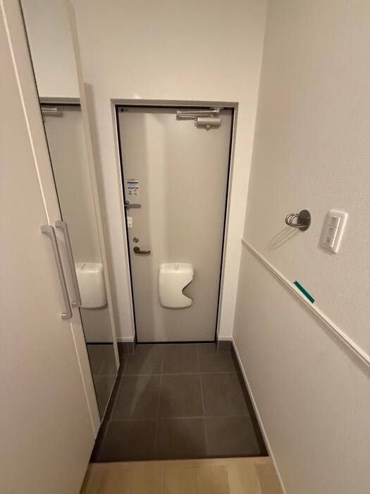 物件内観写真16　(玄関)