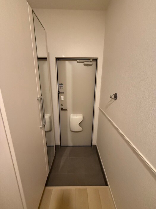 物件内観写真18　(玄関)