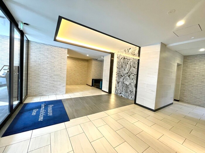 物件外観写真3　(エントランス部分)