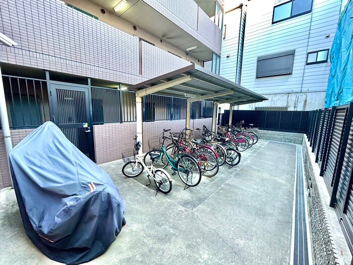 物件外観写真4　(駐輪場)