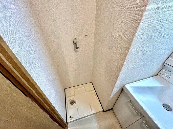 物件内観写真12　(洗濯機置場)