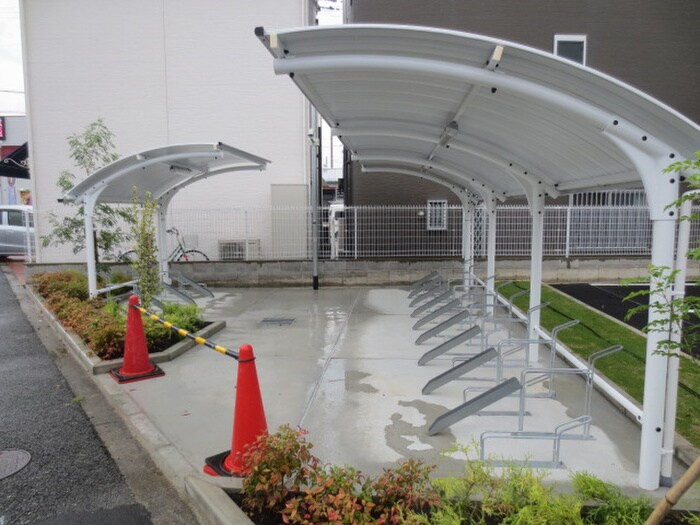 物件外観写真3　(駐輪場)