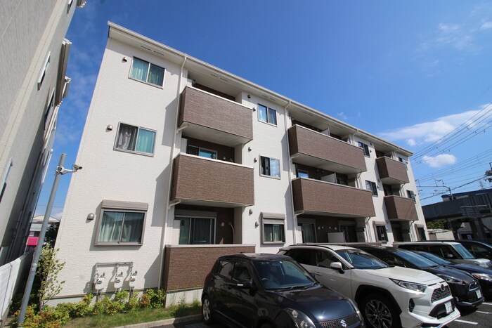 物件外観写真4　(駐車場)