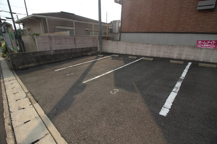 物件外観写真4　(駐車場)