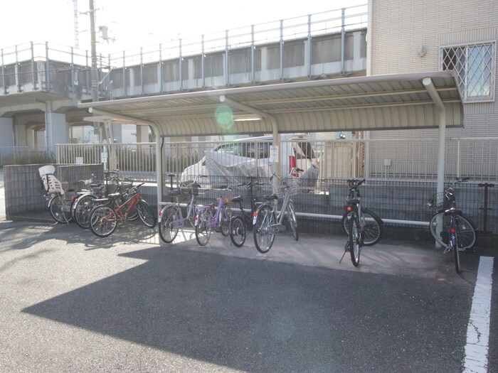 物件外観写真4　(駐輪場)