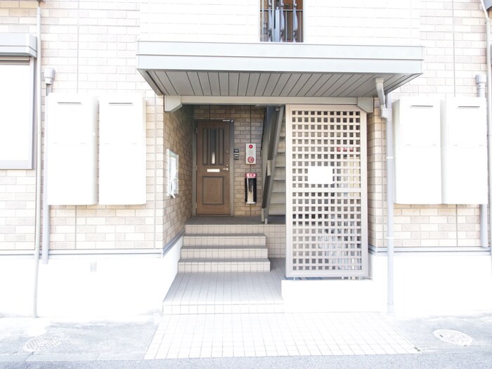 物件外観写真5　(エントランス部分)