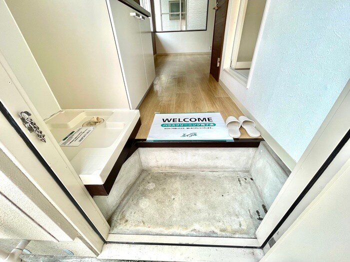 物件内観写真17　(玄関)