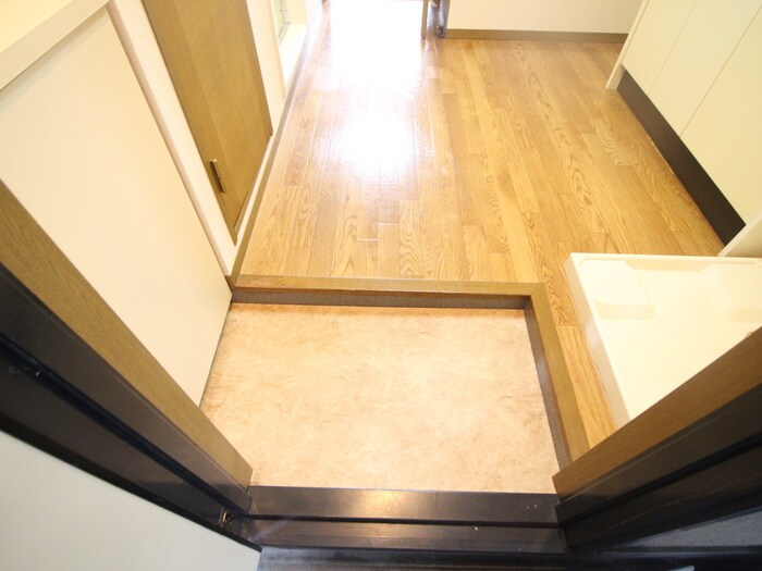 物件内観写真7　(玄関)