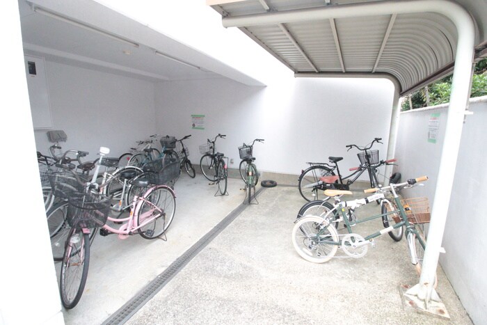 物件外観写真3　(駐輪場)
