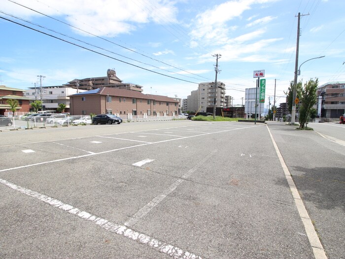 物件外観写真5　(駐車場)