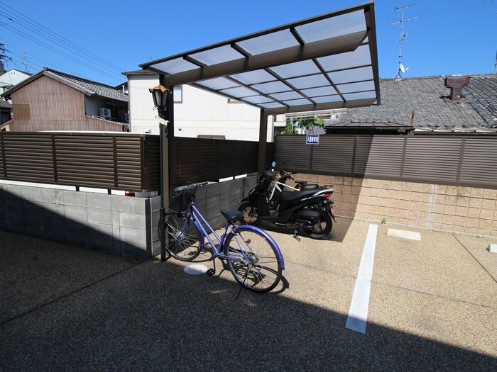 物件外観写真2　(駐輪場)