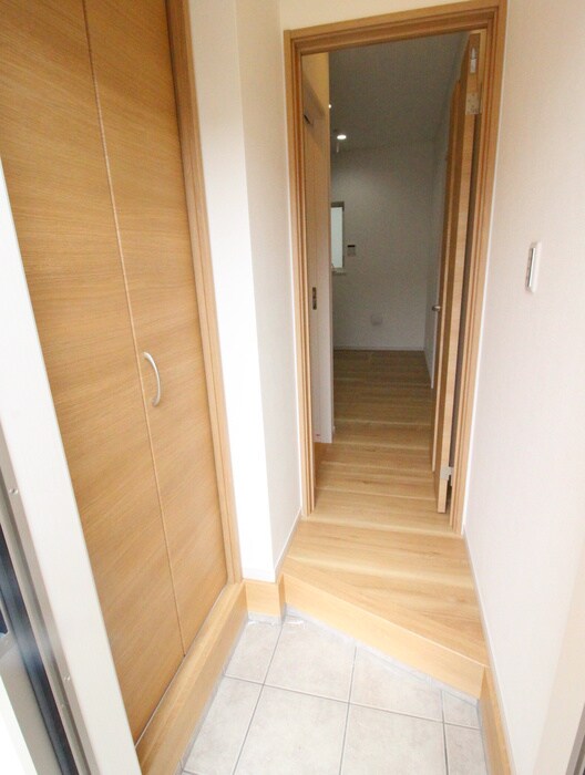 物件内観写真5　(玄関)