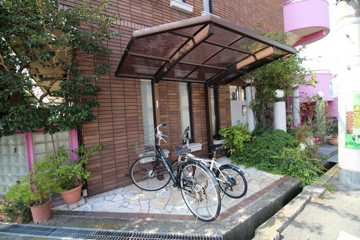 物件外観写真3　(駐輪場)