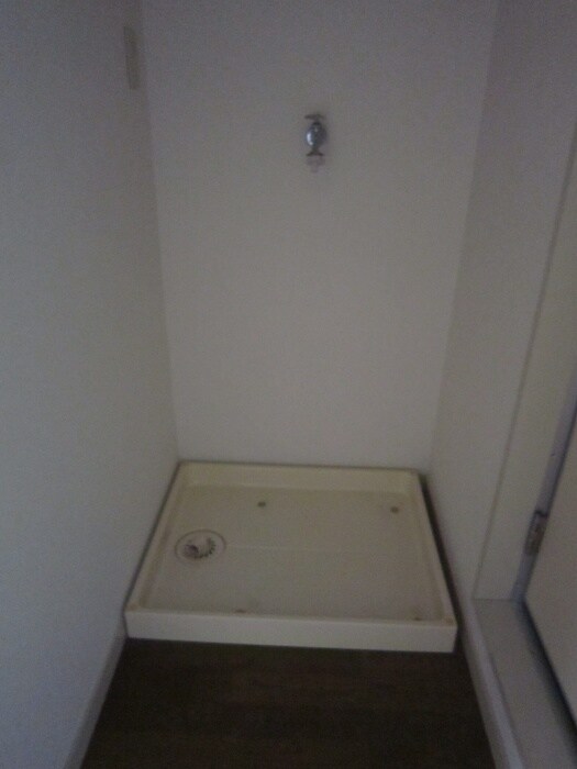 物件内観写真14　(洗濯機置場)