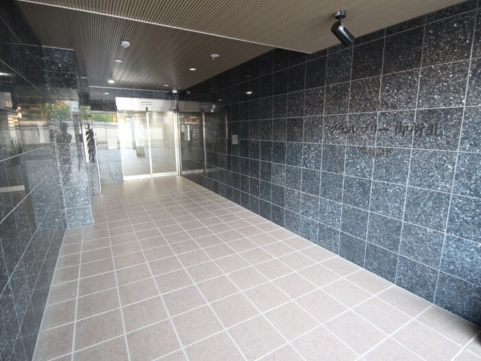 物件外観写真4　(エントランス部分)